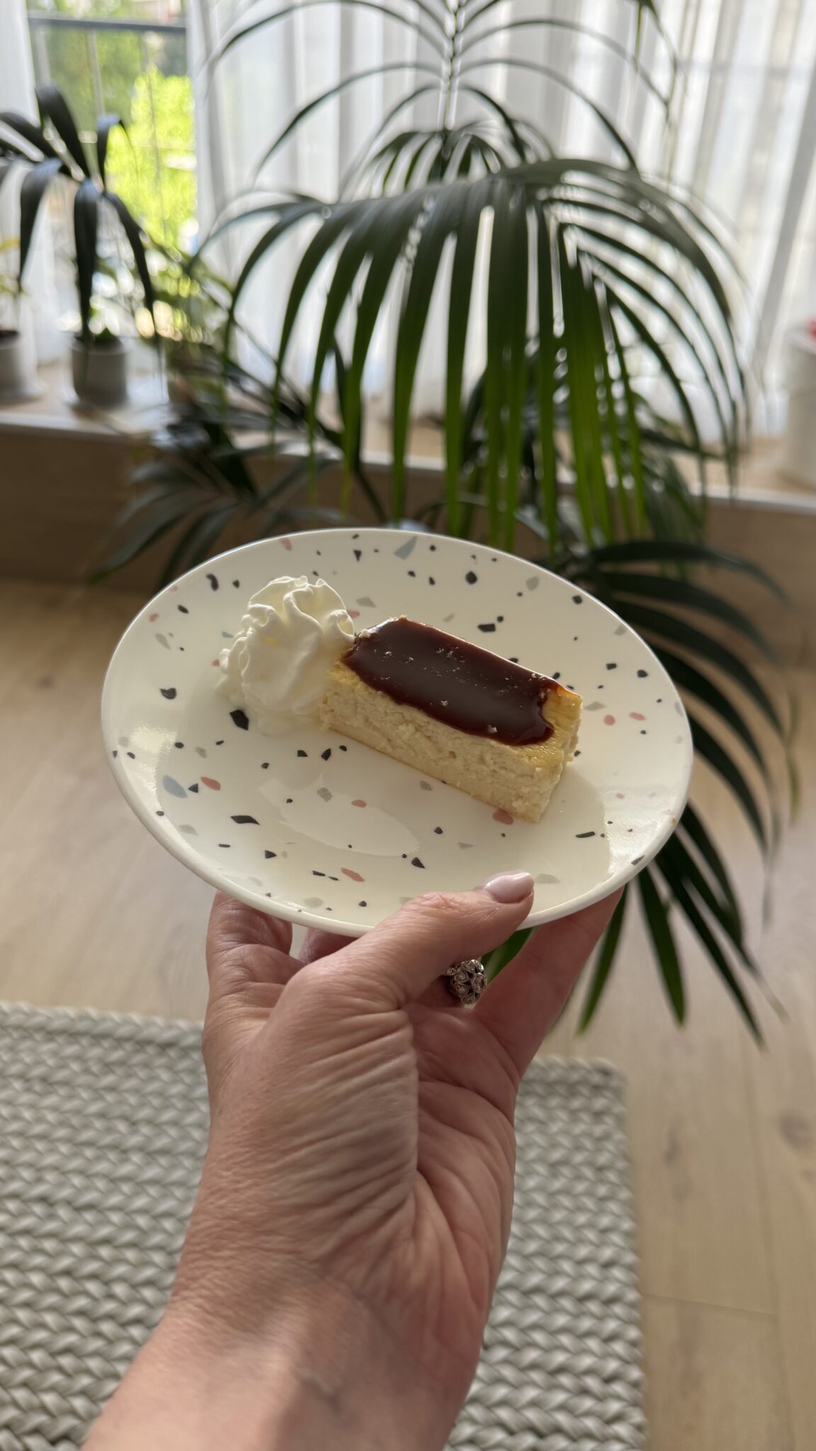 עוגה באסקית חלבון עם קוטג